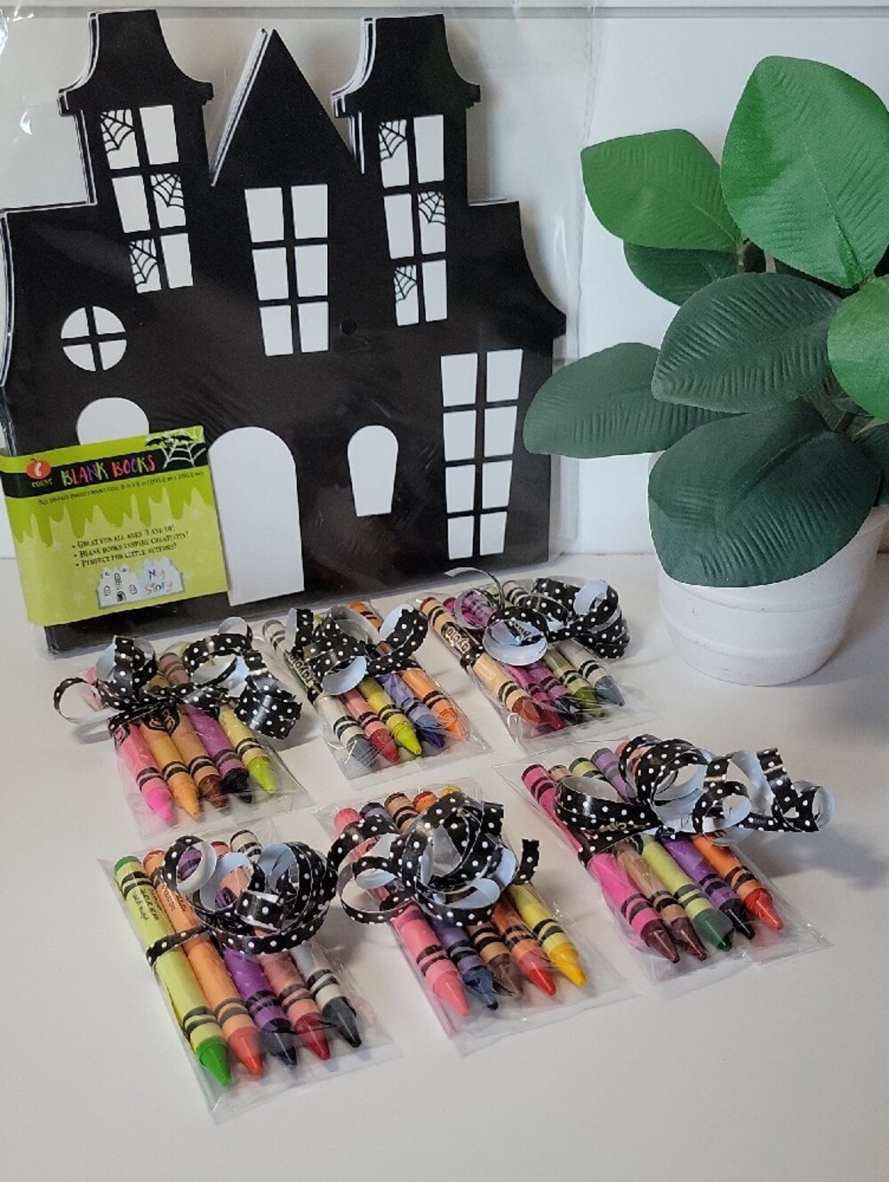 Halloween Haunted House Craft Kits - 6 Blank Books + Crayolas